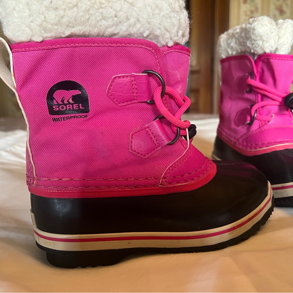 Girl’s Sorel snow boots, size 12 little kid